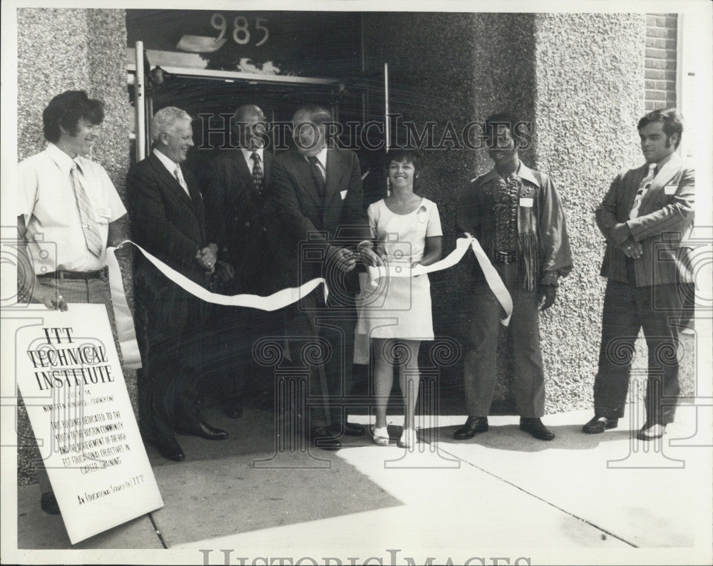 1971 Press Photo Charles Feistkorn, Maxine Lloyd at ITT Technology Institute - Historic Images