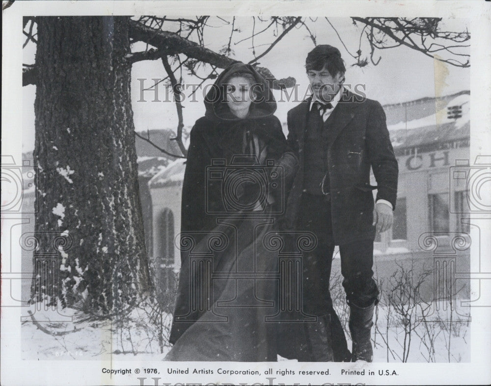 1978 Press Photo Actor Charles Bronson, Jill Ireland in &quot;Breakheart Pass&quot; Film - Historic Images