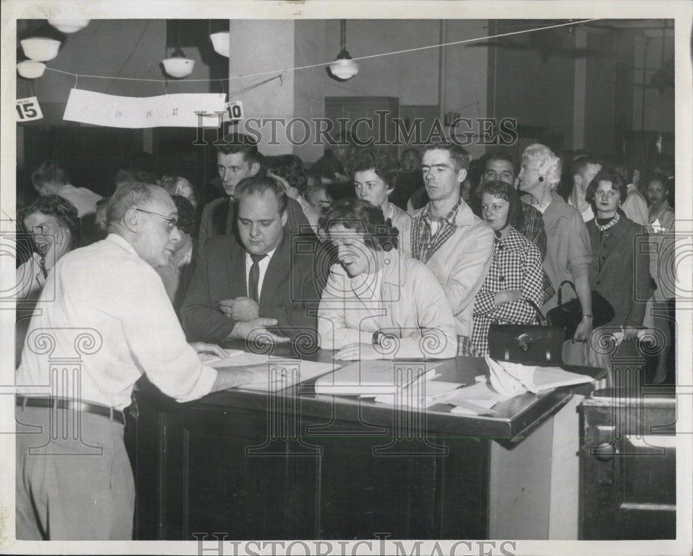 1960 Press Photo John A. Fein Registering Voters at Boston City Hall - Historic Images