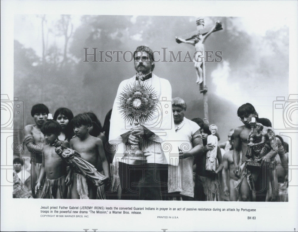 1986 Press Photo Actor Jeremy Irons in &quot;The Mission&quot; Film - Historic Images