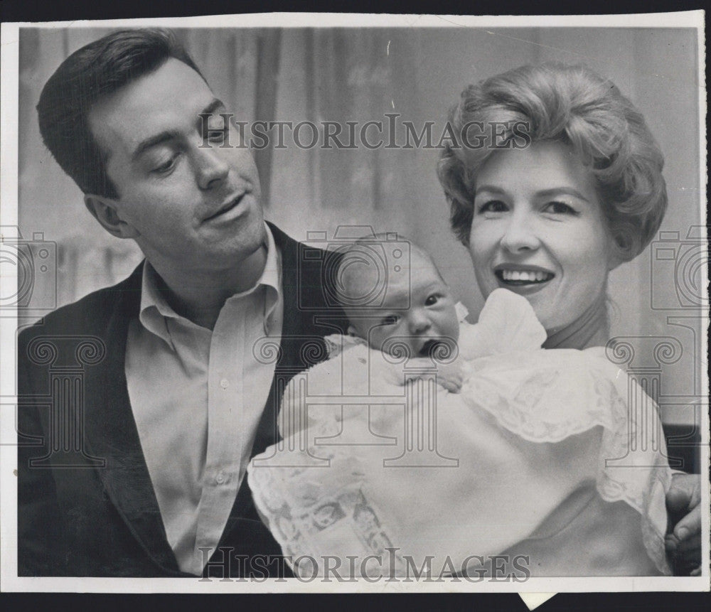 1959 Press Photo Actress Julia Meade, Husband Worsham O. Rudd, and Daughter - Historic Images