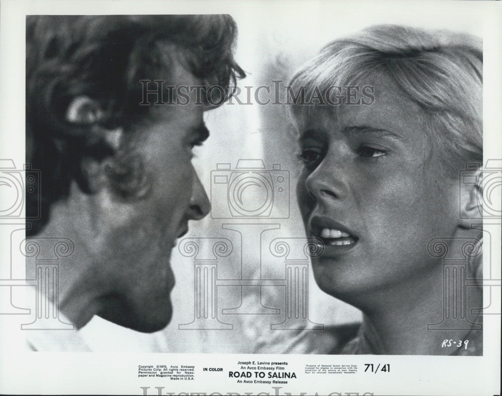 1971 Press Photo Mimsy Farmer and Robert Walker Jr. in scene of &quot;Road to Salina&quot; - Historic Images