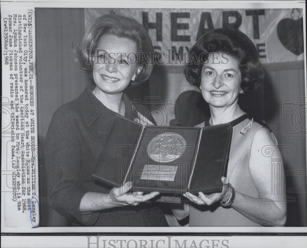 1968 Press Photo Mrs.Williams C. Langley of American Heart Assoc.being honored. - Historic Images