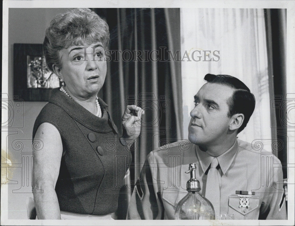 1968 Press Photo Molly Picon and Jim Nabors in &quot;Gomer Pyle -USMC&quot;. - Historic Images