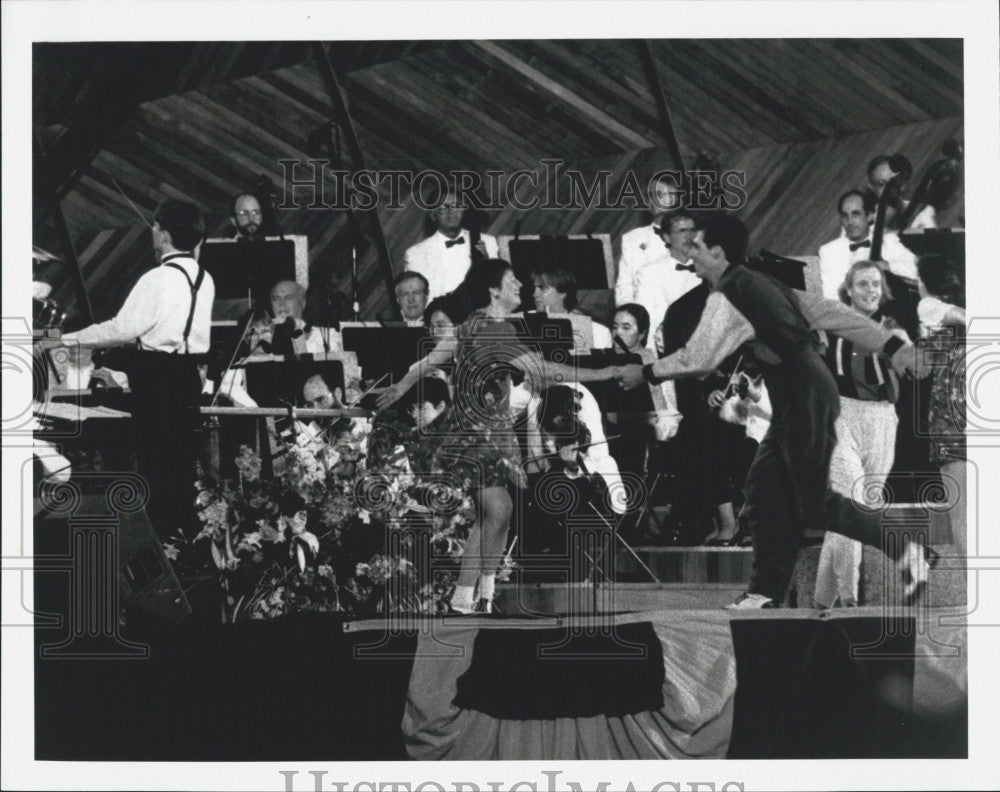 Press Photo Bob Thomas and Idy Codington of the Kamikazi Jiterbugs - Historic Images