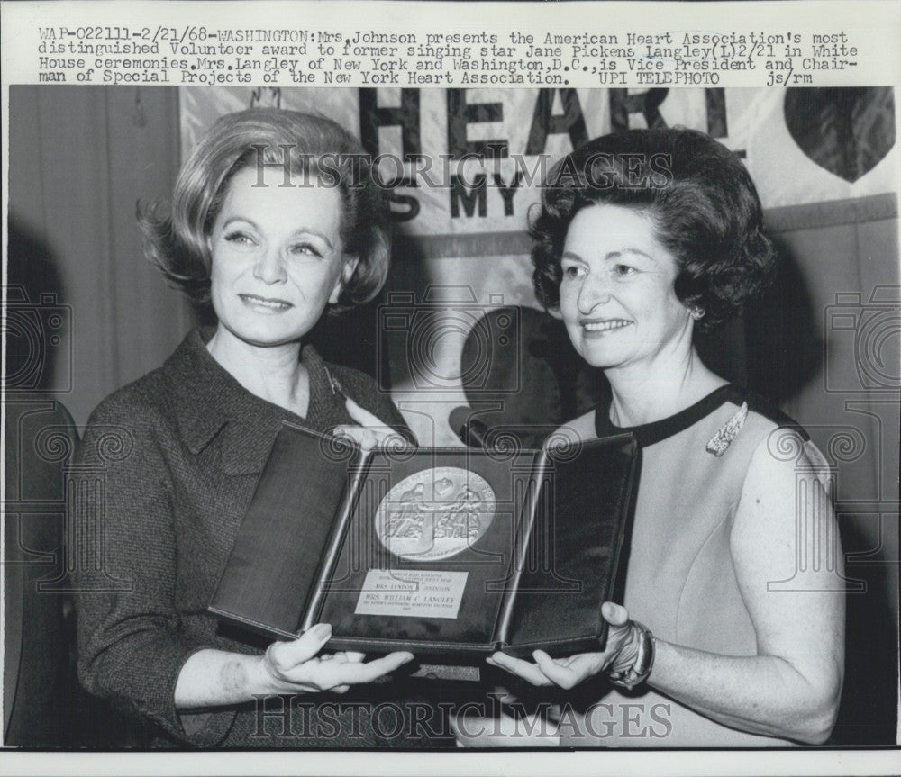 1968 Press Photo American Heart Association Volunteer Award Jane Pickens - Historic Images