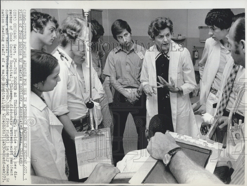 1973 Press Photo Dr Rowine Brown Director of Cook County Hospital - Historic Images