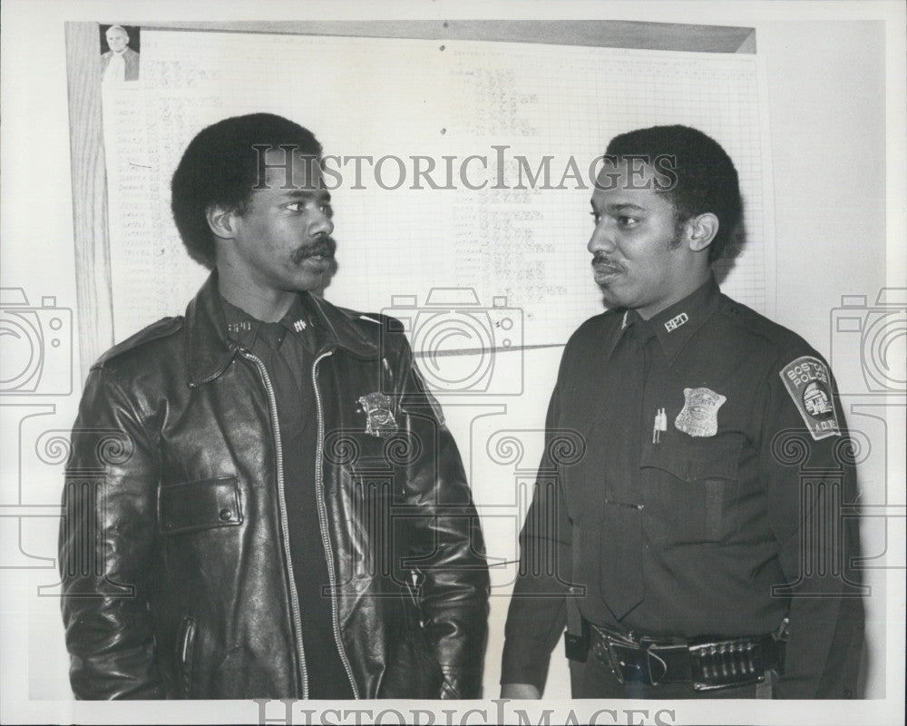 1980 Press Photo Policemen Donald Brown, Robert Thompson - Historic Images