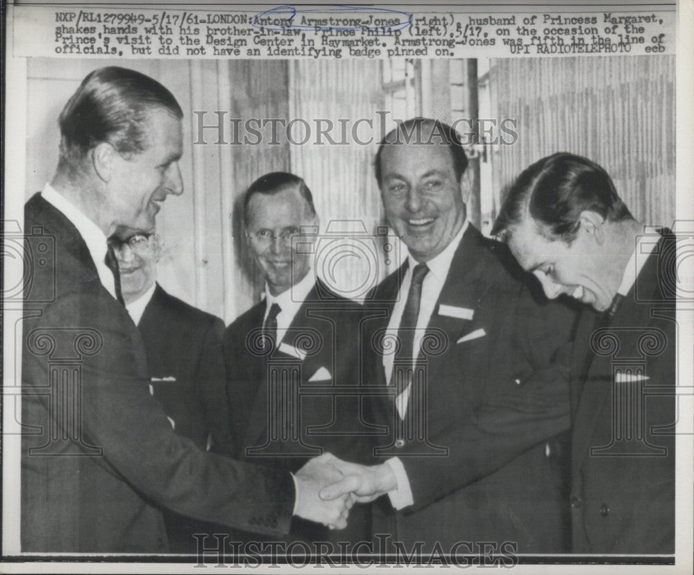 1961 Press Photo Anthony Armstrong-Jones shake hands with Prince Philip. - Historic Images