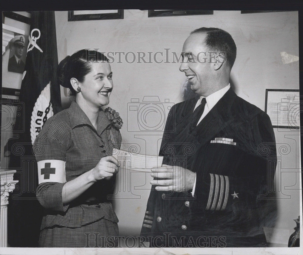 1954 Press Photo Capt. Philip W. Snyder, Kathleen F. Roche - Historic Images