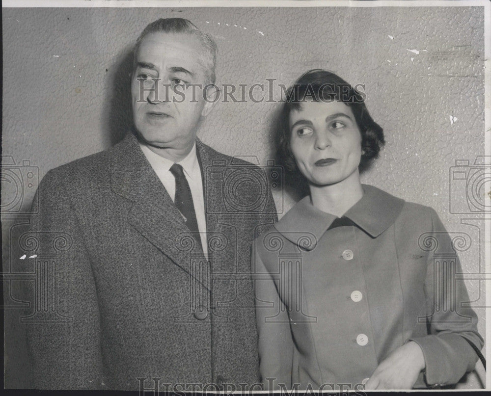 1957 Press Photo Attorney Louis L. Bobrick With Mrs. Frances Berman In Court - Historic Images