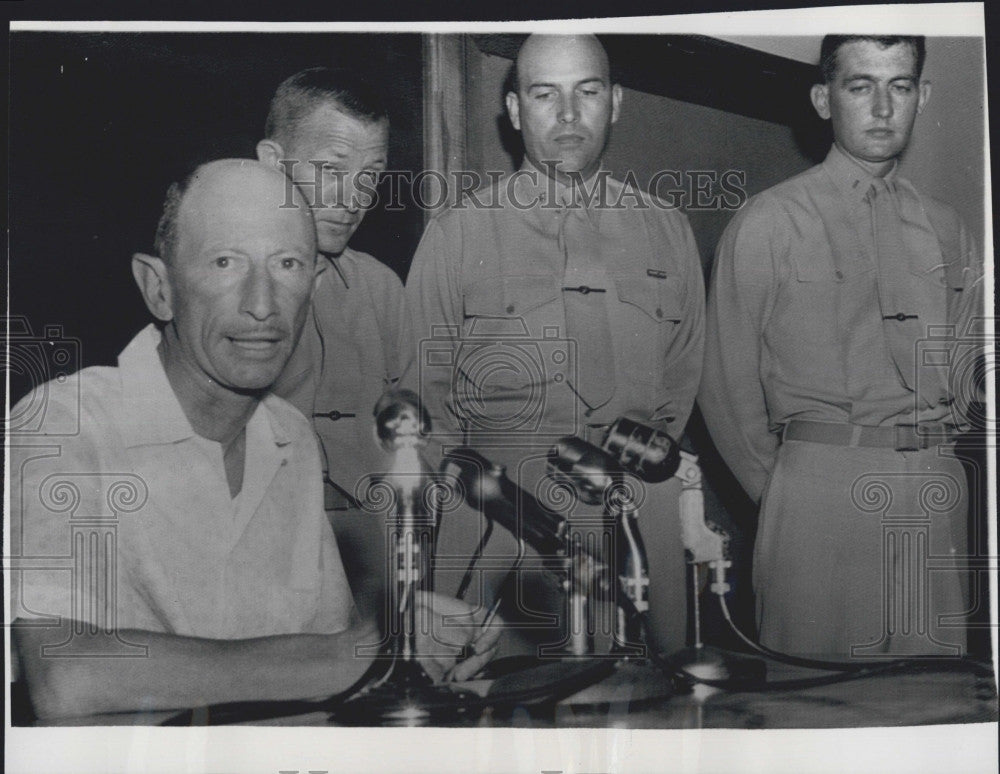 1956 Press Photo Attorney Emile Zola Berman And Marine Staff Sgt. Matthew McKeon - Historic Images