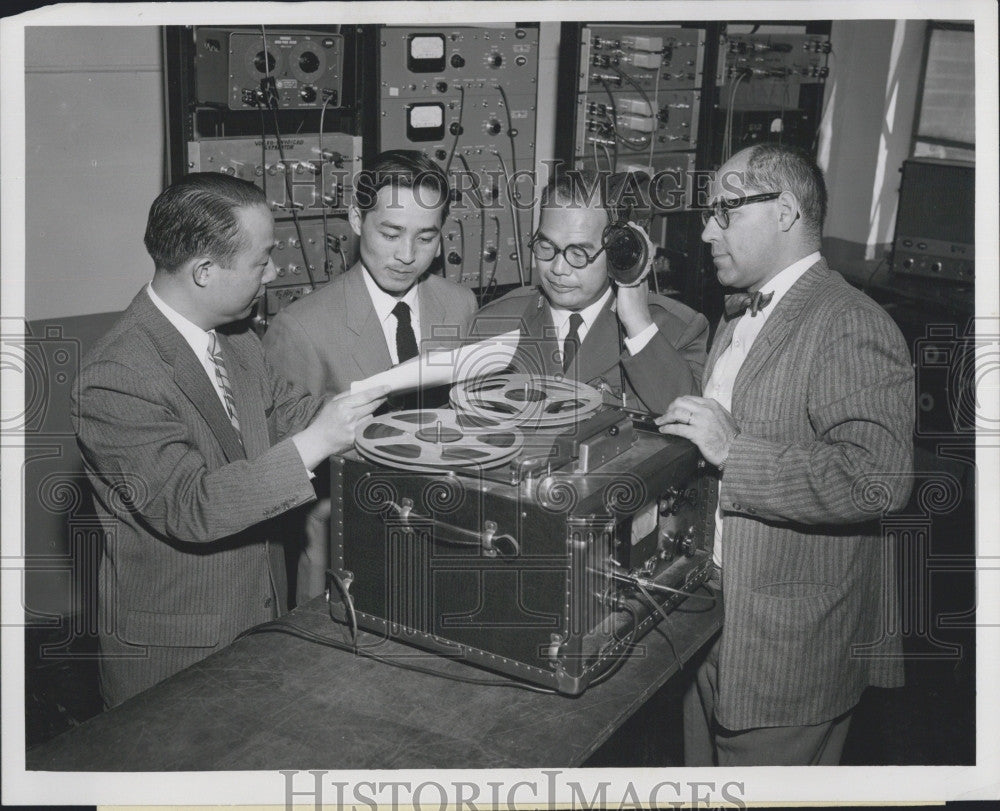 1958 Press Photo Northeastern University Speech Research Doctor Sze-Hou Chang - Historic Images