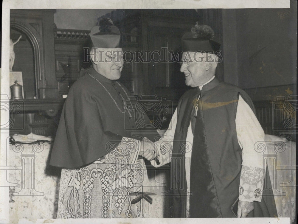 1947 Press Photo Arch.Richard J. Cushing congratulates Msgr.Michael J.Coffrey. - Historic Images