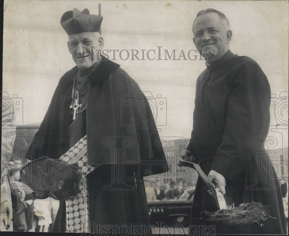 1960 Press Photo Cardinal Cushing &amp; Very Rev Michael P Walsh - Historic Images