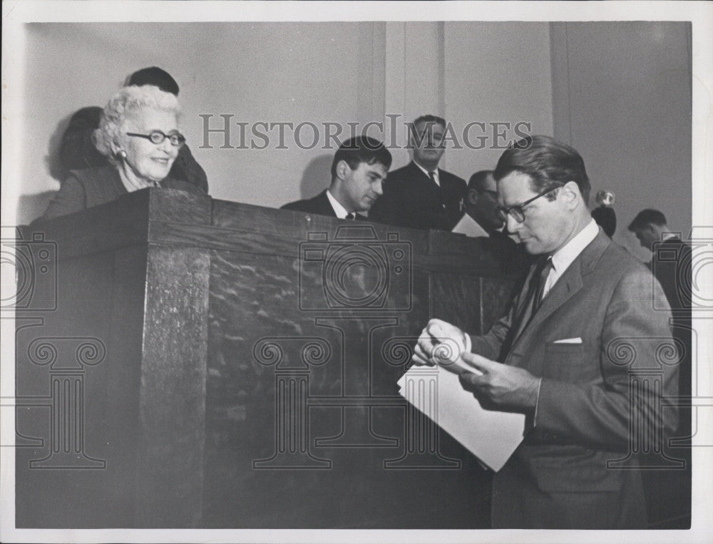 1966 Press Photo Sen Cutler &amp; Lt Gov Richardson of Mass. - Historic Images