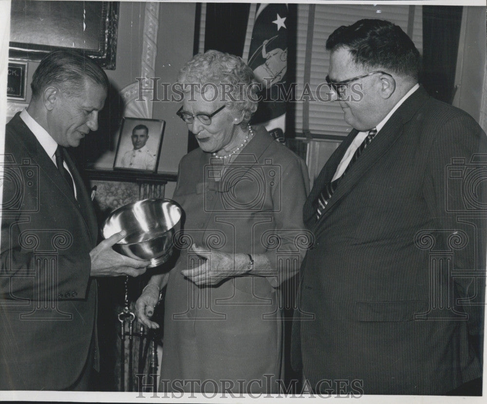 1965 Press Photo State Senator  Leslie Cutler Honored for 27 Years Service - Historic Images