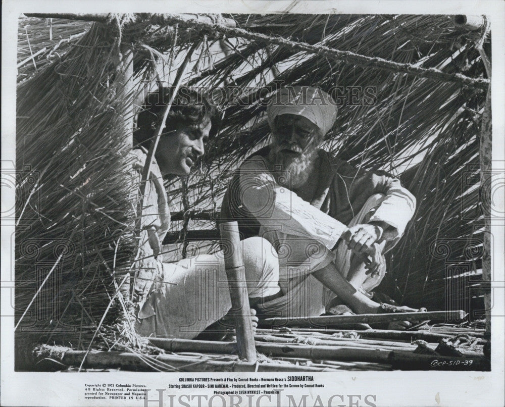 1973 Press Photo Shashi Kapoor and Zul Vellani in &quot;Siddhartha&quot; - Historic Images