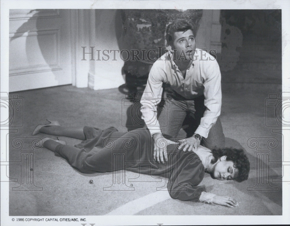 1987 Press Photo Emma Samms &amp; Maxwell Caulfield Star in &quot;The Colbys&quot; on ABC - Historic Images