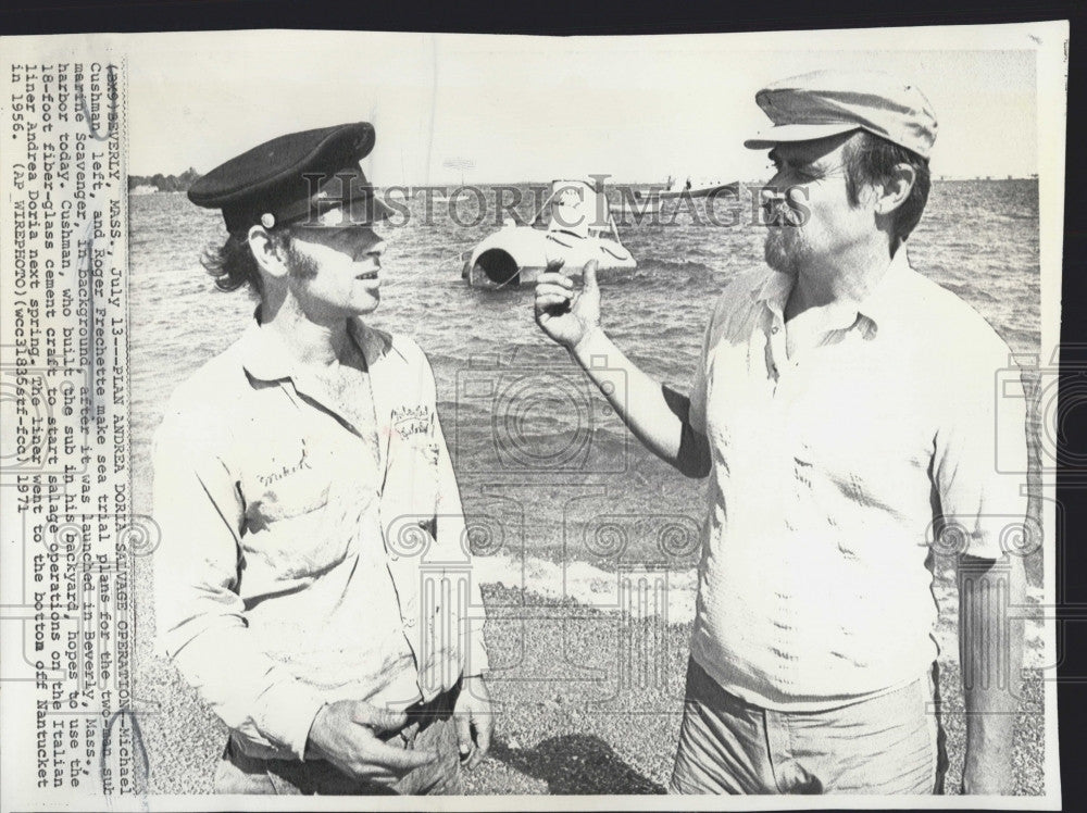 1971 Press Photo Michael Cushman &amp; Roger Frechette &amp; their submarine - Historic Images