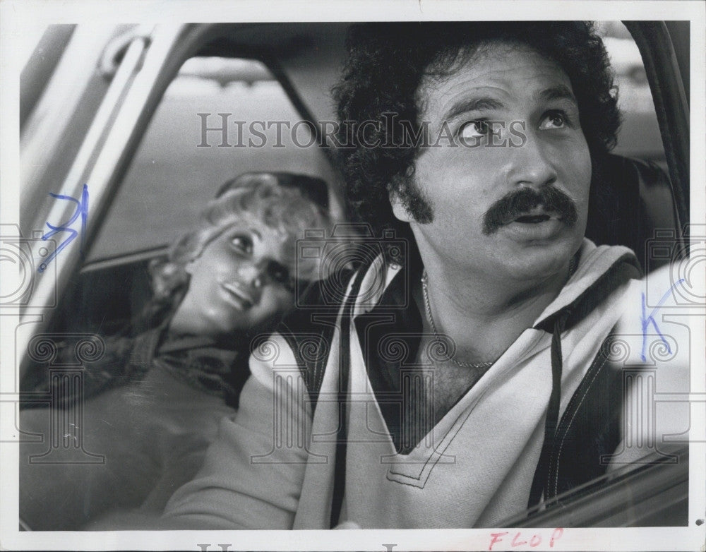 1977 Press Photo Gabe Kaplan Stars On &quot;Police Story&quot; - Historic Images