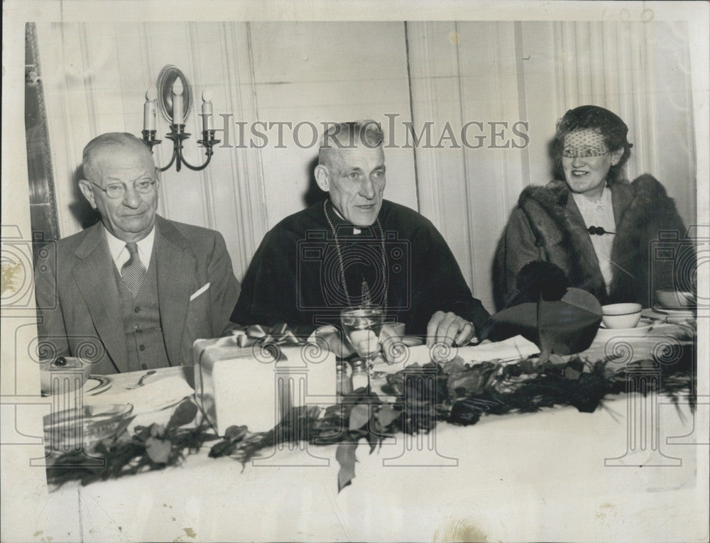 1955 Press Photo Archbishop Cushing, K Trent &amp; FA von Leiberman of Crozier Guild - Historic Images