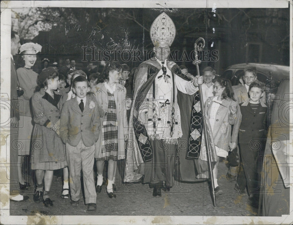 1948 Press Photo Archbishop Cushing, &amp; Boston children - Historic Images