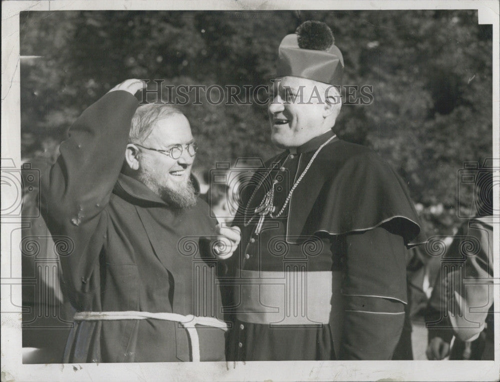 1949 Press Photo Archbishop Cushing &amp; Father Senom of Dublin Ireland - Historic Images