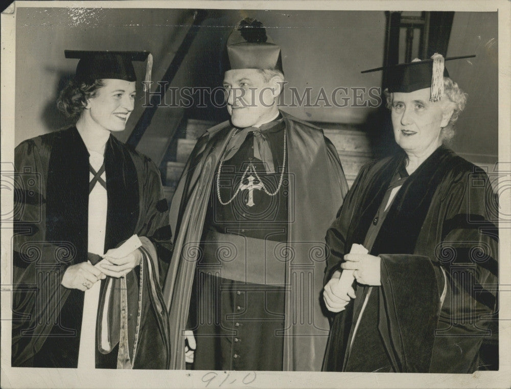 1945 Press Photo  Archbishop Richard J. Cushing, Mrs VL Greene, Mrs MJ Tobin - Historic Images