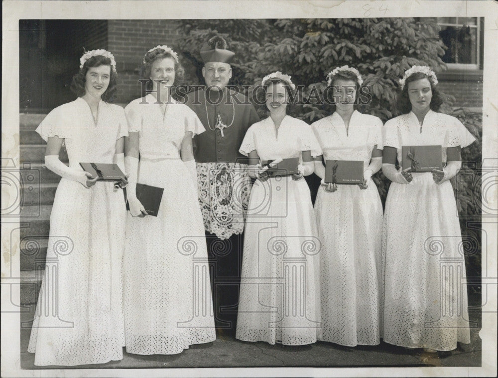 1947 Press Photo Archbishop Cushing at Notre Dame school - Historic Images