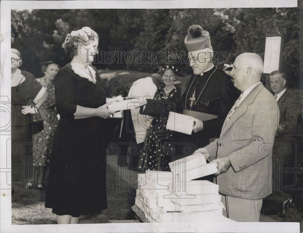 1954 Press Photo Archbishop Cushing Evelyn O&#39;Shea Sheriff Howard Fitzpatrick - Historic Images