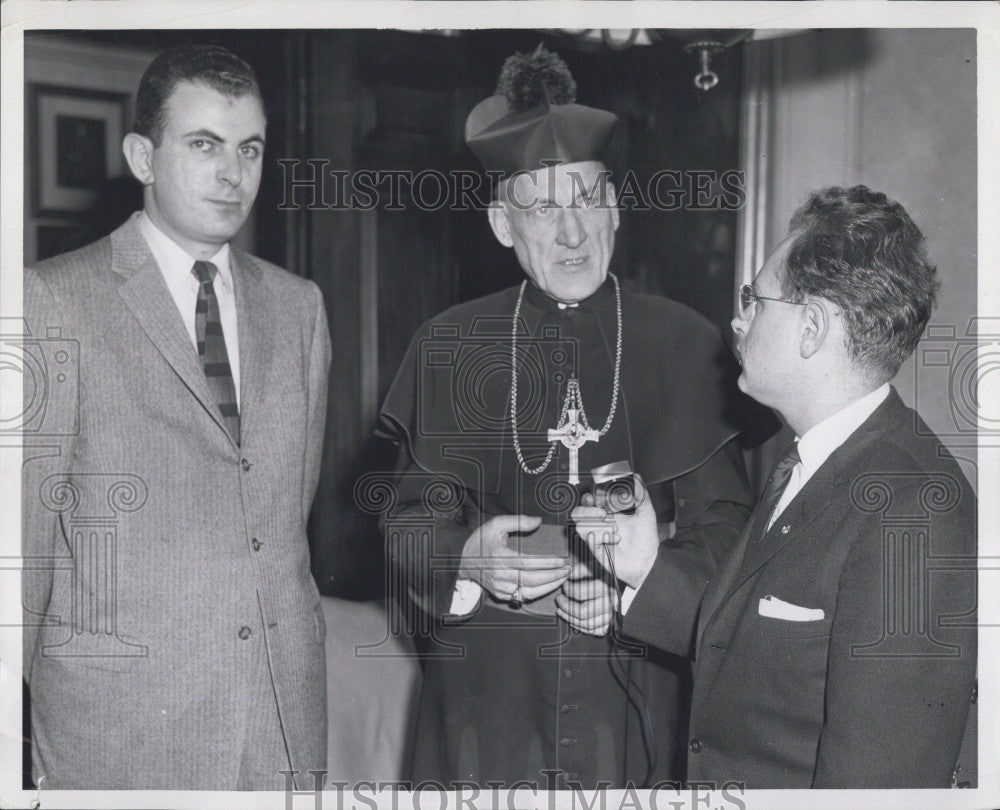 1967 Press Photo Archbishop Cushing At Sanctuary In US Embassy In Budapest - Historic Images