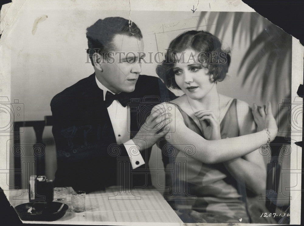 1934 Press Photo Nancy Carroll &amp; Regis Toomey&quot;The Devil&#39;s Holiday&quot; - Historic Images