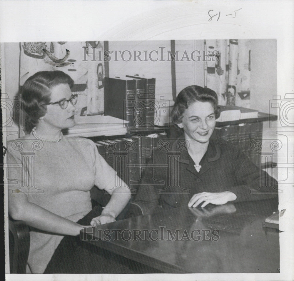 1957 Press Photo Mrs J Schwartz &amp; Mrs B Brooks to swirtch husbands - Historic Images