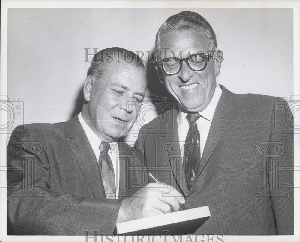 1961 Press Photo Tufts Univ leaders Albert Vanderhoof &amp; Irving Schwartz - Historic Images