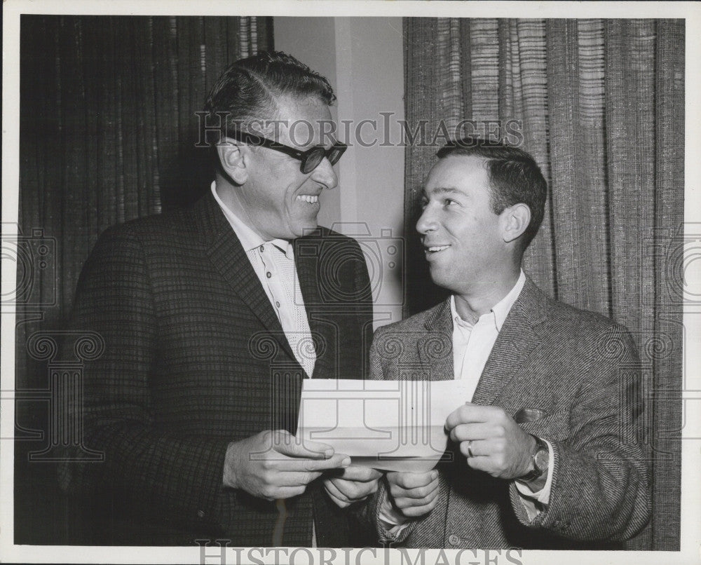 1958 Press Photo Irving Schwartz &amp; Alan Goldstein for social event - Historic Images