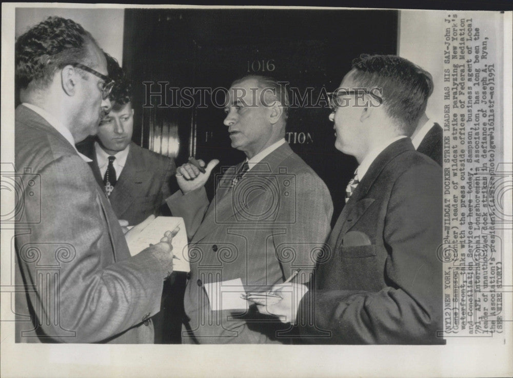 1951 Press Photo Wildcat Strike Leader John J. &#39;Gene&#39; Sampson Press Conference - Historic Images