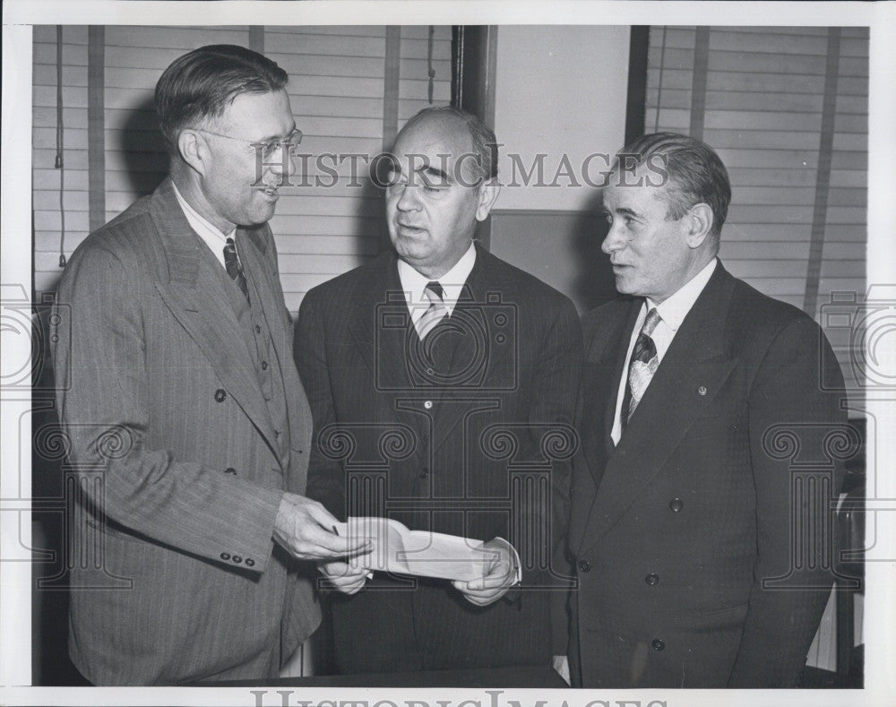 1951 Press Photo Wildcat Strike Leader John J. &#39;Gene&#39; Sampson - Historic Images