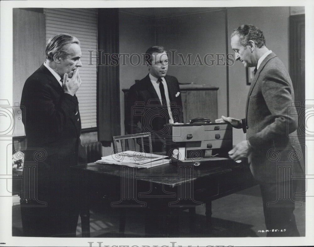 1965 Press Photo Actor  David Niven John Le Mesurier Movie Where the Spies Are - Historic Images