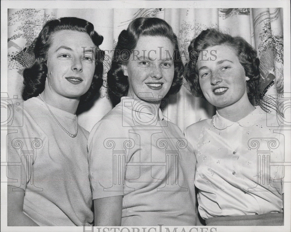 1958 Press Photo Daughters of Lord Mayor of Dublin, Lilian,Doris, Coll Carroll - Historic Images