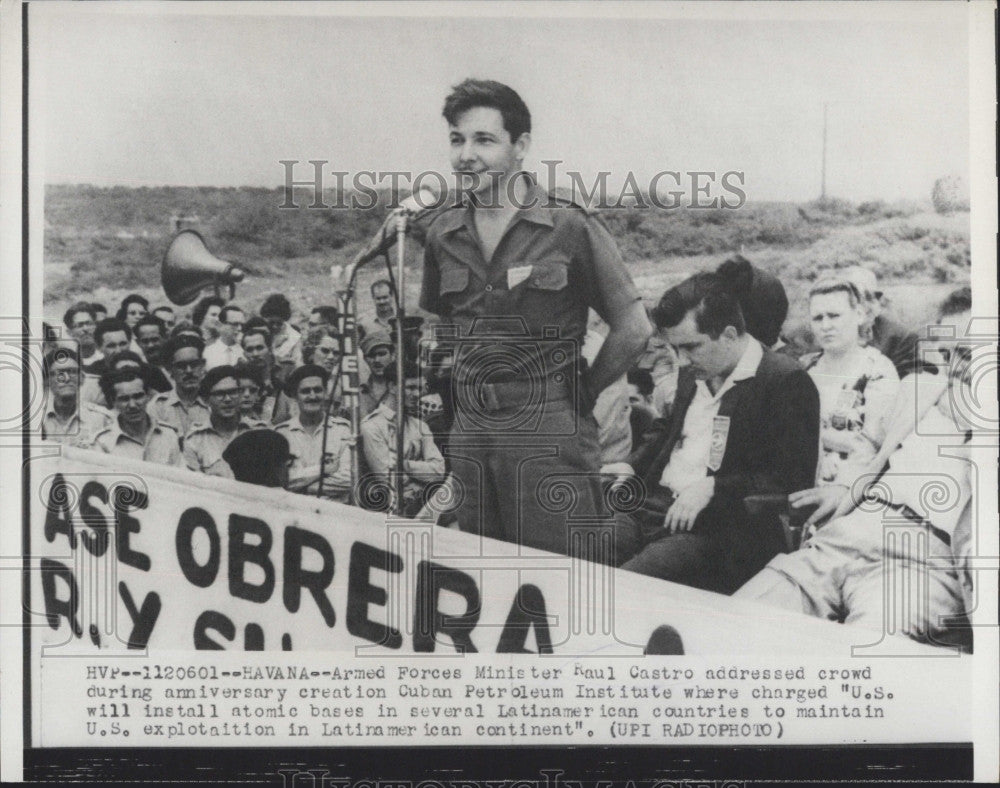 1980 Press Photo Armed Forces Minister Raul Castro giving a speech - Historic Images