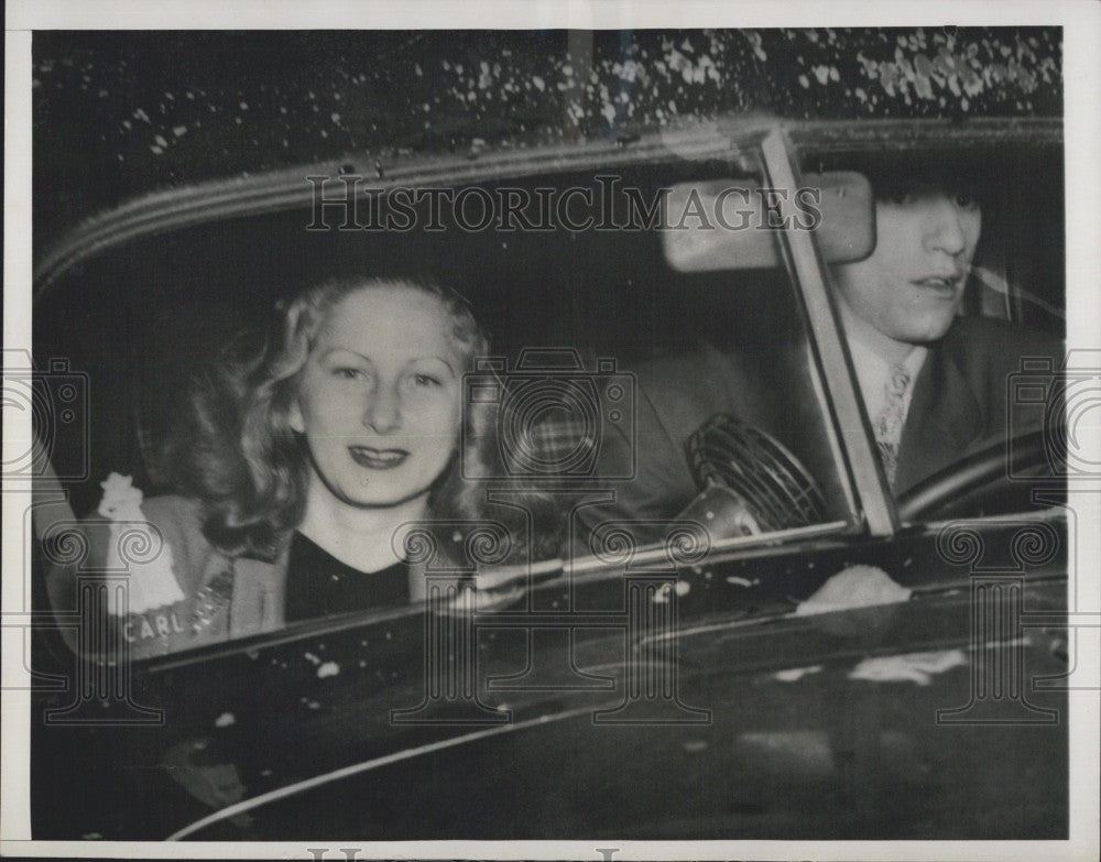 1947 Press Photo Sicilian Amalia Salamone marries to stay in U.S. - Historic Images