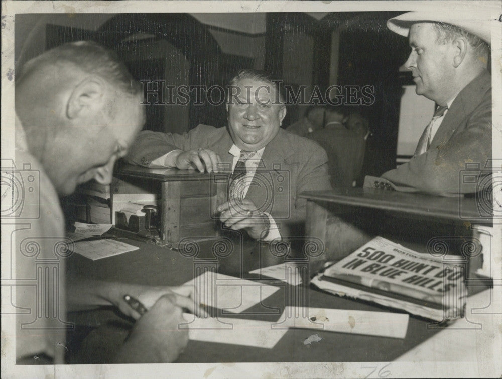 1948 Press Photo Andrew Cataldo of Boston Mass. - Historic Images