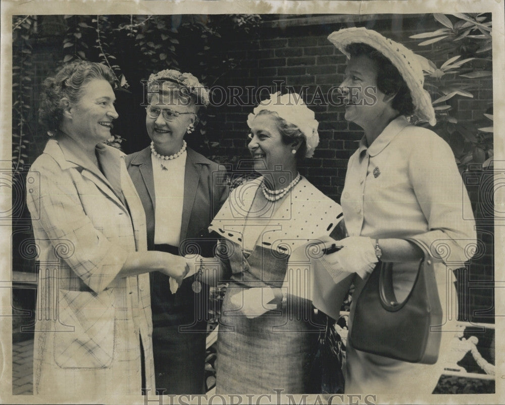 1959 Press Photo Women&#39; sclub in Boston, ML Memmot,M Houlahan,MDiver,M MCdonough - Historic Images