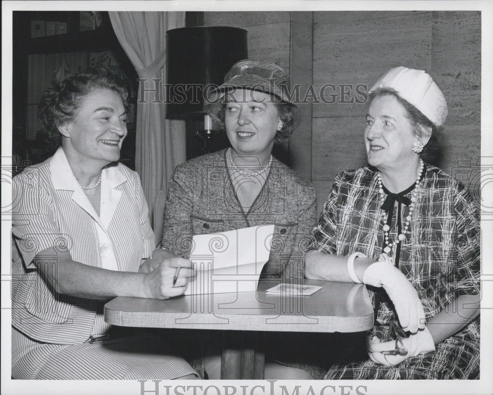 1962 Press Photo Marcia Memmott,Guin Hall,Anna Manion - Historic Images