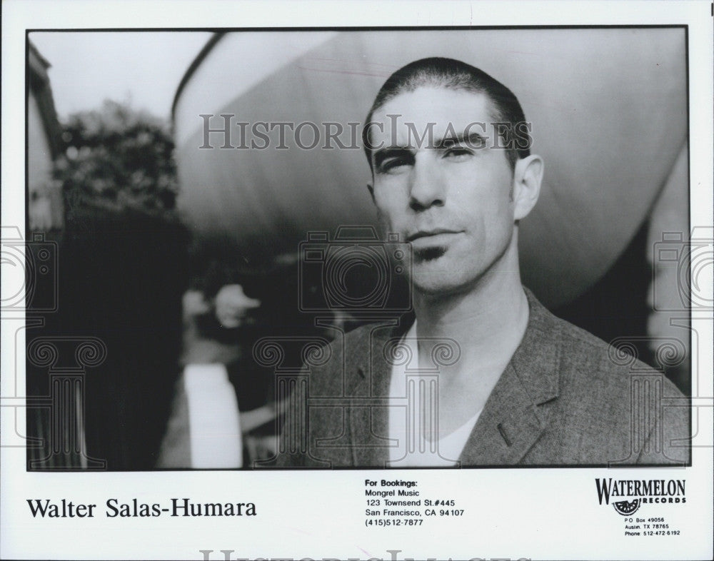 1996 Press Photo Musician Walter Salas-Humara posing for photo - Historic Images