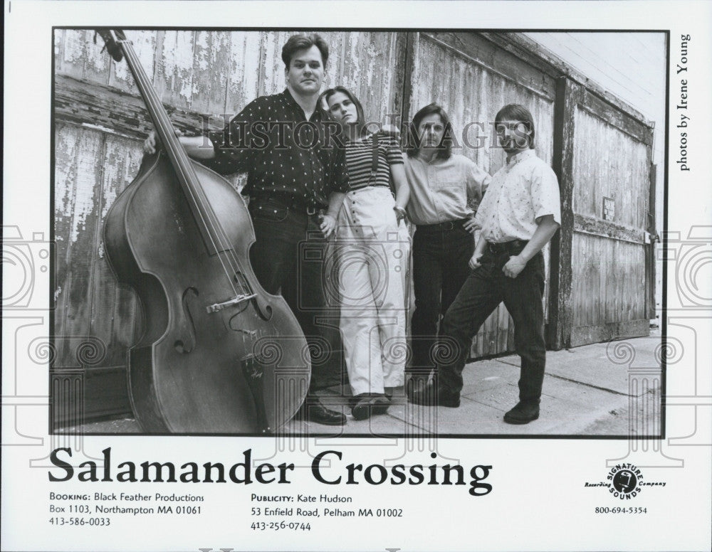 1998 Press Photo Musical group Salamander Crossing Posing for photo - Historic Images