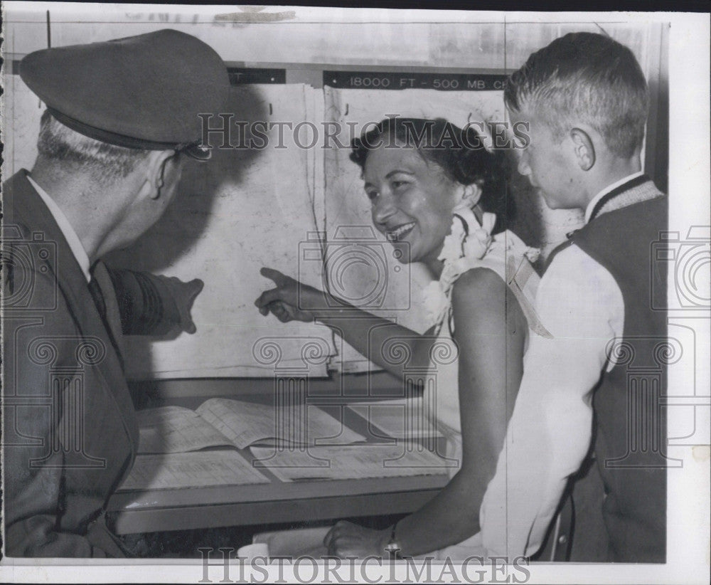 1958 Press Photo Mrs. Marion Boling, Wife of Famed Pilot - Historic Images