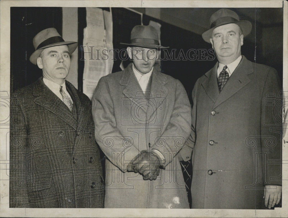 1944 Press Photo officer W. R. MacMillan, Thomas Carroll & Thomas Morrow - Historic Images