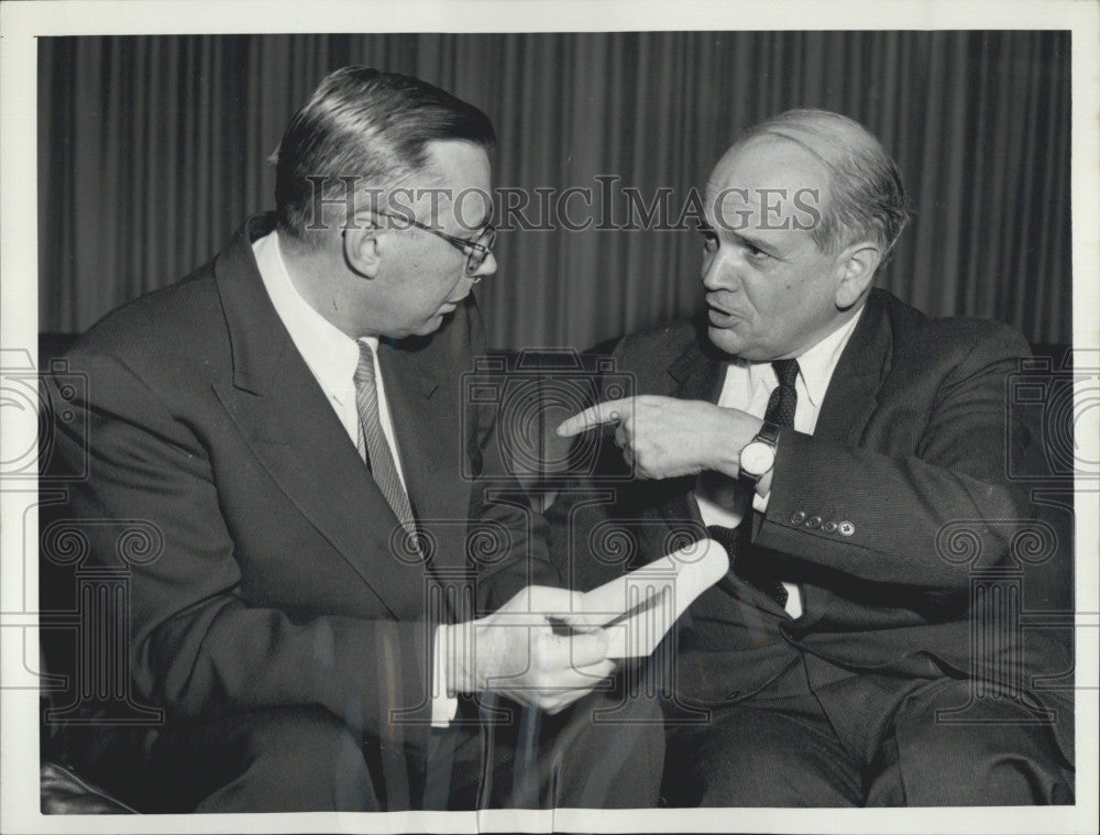 1956 Press Photo Soviet UN Delegate Arkady Sobolev Egypt Omar Loutfi - Historic Images